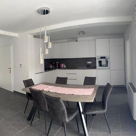 Apartmani Lana Rab Town Ngoại thất bức ảnh