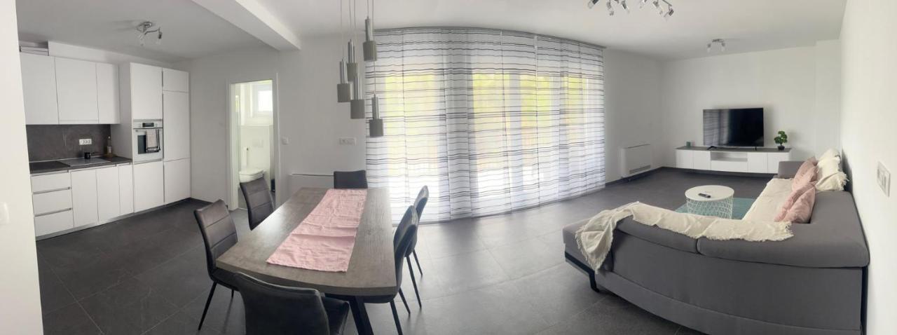 Apartmani Lana Rab Town Ngoại thất bức ảnh